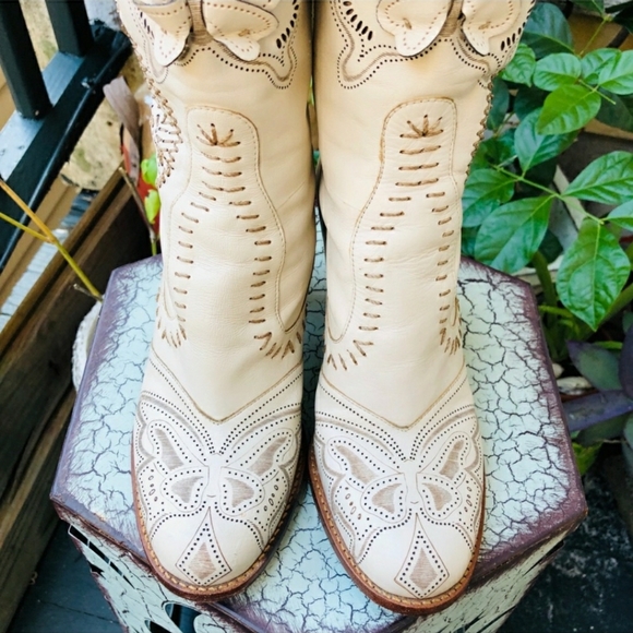 Vince Camuto ivory leather cutout butterfly tall cowboy western boots 8.5 - Picture 6 of 9